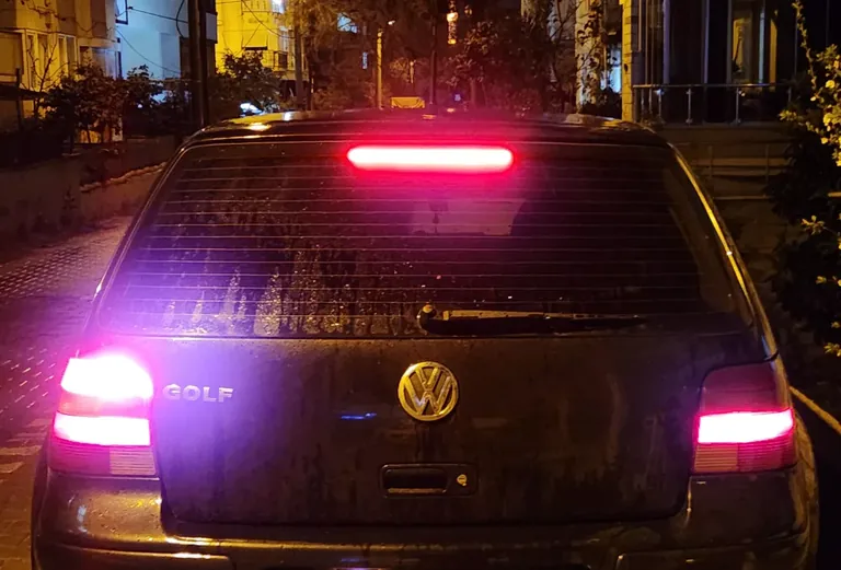 Right rear tail-light failure.